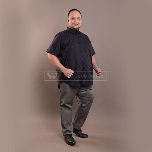 Kemeja Pria Jumbo Big Size Ukuran Besar WGB MAN IN BLACK